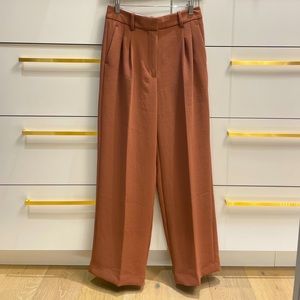 Aritzia Effortless Pant, size 4 Short